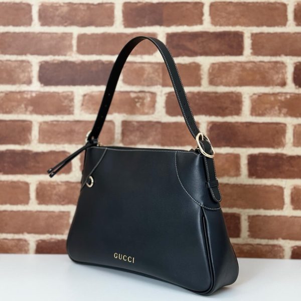 GG Emblem medium shoulder bag - Image 3