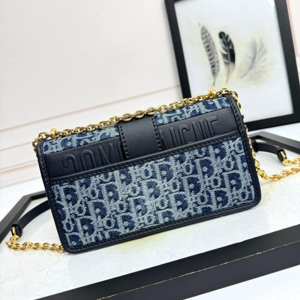 Dior 30 Montaigne East-West Bag with Chain - Image 4