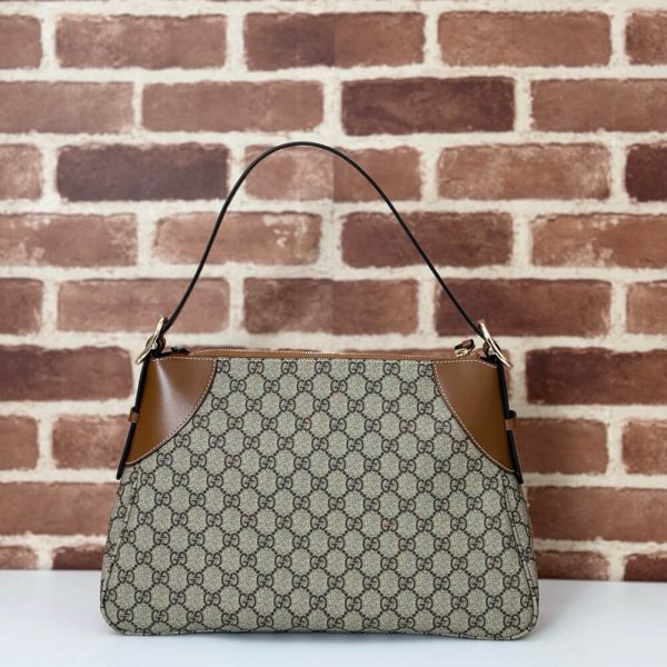 GG Emblem medium shoulder bag - Image 4