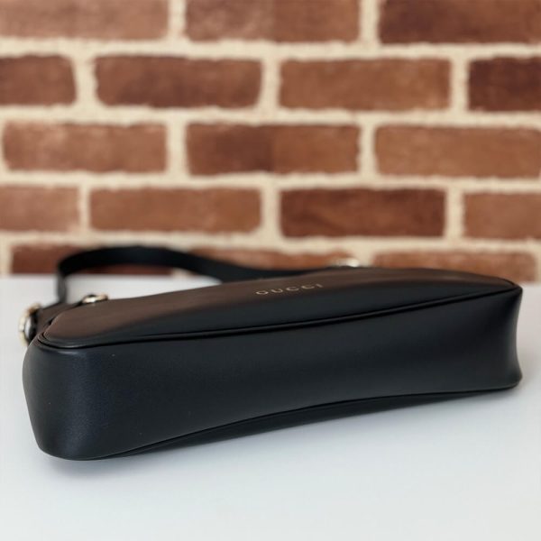 GG Emblem medium shoulder bag - Image 5