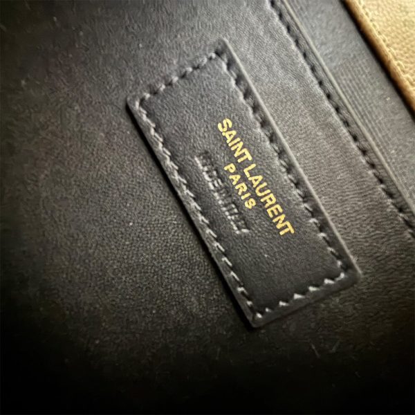 YSL envelope medium in grained leather - Image 7