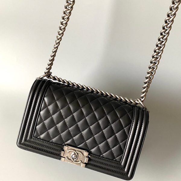BOY CHANEL HANDBAG(TAX-FREE GRADE) - Image 10