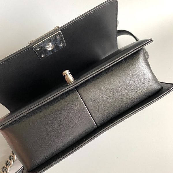 BOY CHANEL HANDBAG(TAX-FREE GRADE) - Image 13