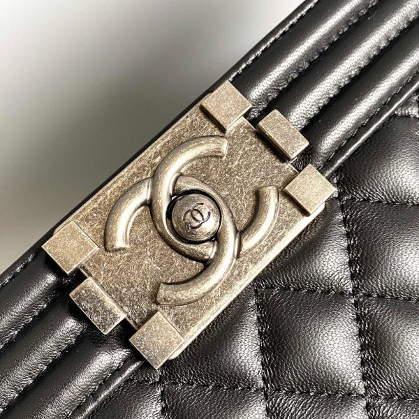 BOY CHANEL HANDBAG(TAX-FREE GRADE) - Image 15