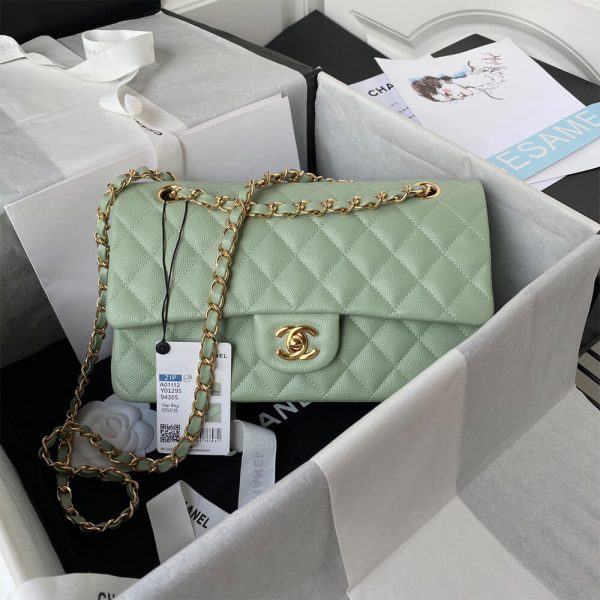 CHANEL Classic Flap Medium Gold hardware - Image 2