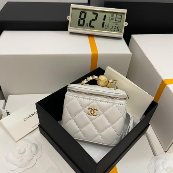 Chanel SMALL VANITY WITH CHAIN - Image 2