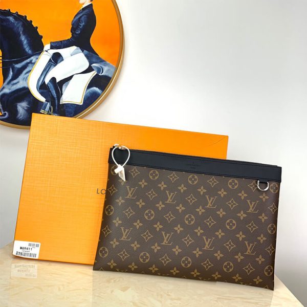 LV Pochette Discovery GM - Image 2