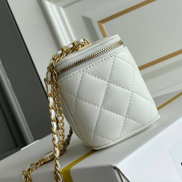 Chanel SMALL VANITY WITH CHAIN - Image 3