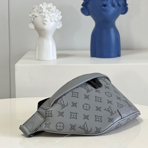 LV Discovery Bumbag - Image 3