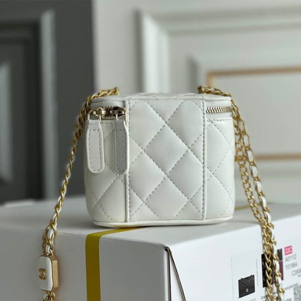 Chanel SMALL VANITY WITH CHAIN - Image 4