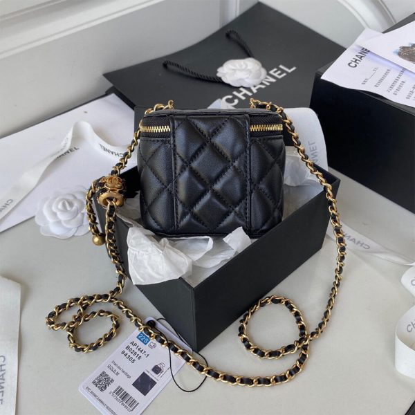 Chanel SMALL VANITY WITH CHAIN - Image 4