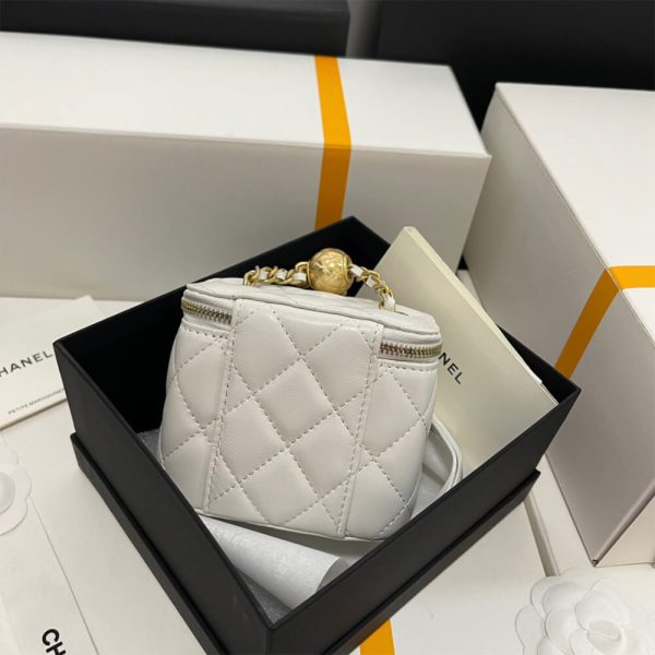 Chanel SMALL VANITY WITH CHAIN - Image 4
