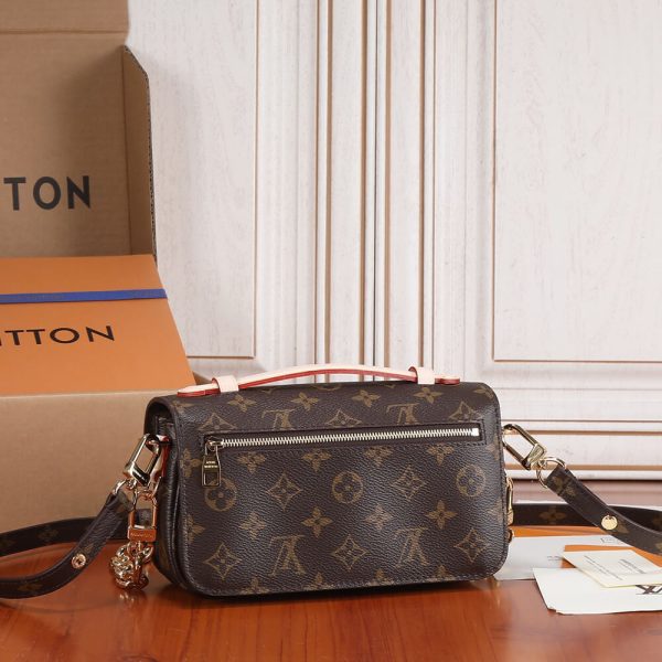 LV POCHETTE METIS EAST WEST - Image 4