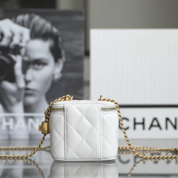 CHANEL Quilted Heart Crush Mini Vanity with Chain(high-end grade) - Image 4