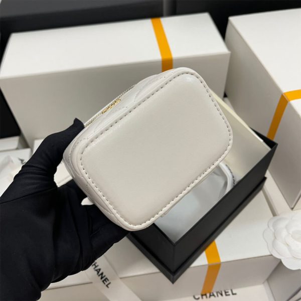 Chanel SMALL VANITY WITH CHAIN - Image 5