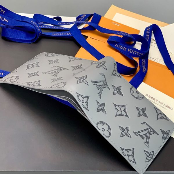 LV Multiple Wallet - Image 5
