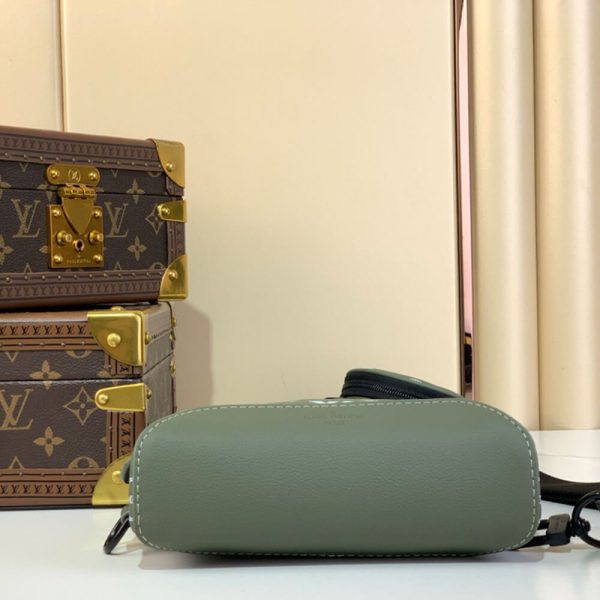 LV Duo Slingbag - Image 5