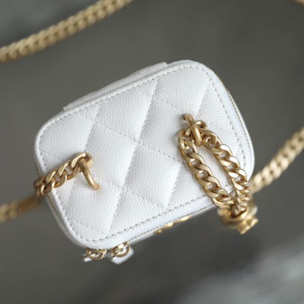 CHANEL Quilted Heart Crush Mini Vanity with Chain(high-end grade) - Image 5