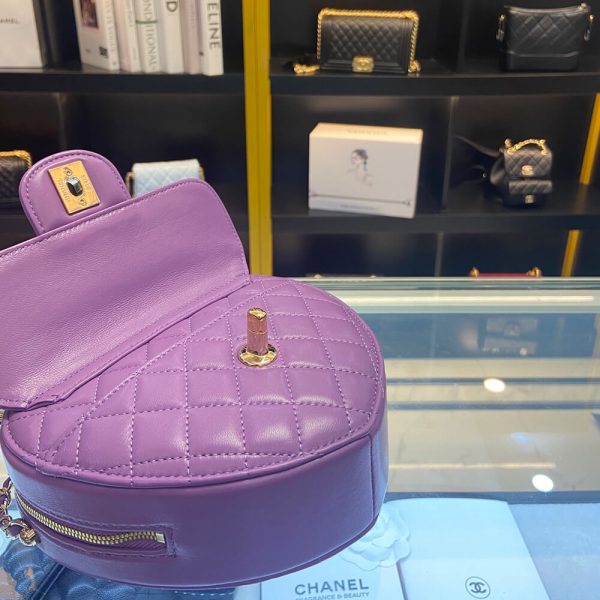 Chanel 22s Heart Bag - Image 6
