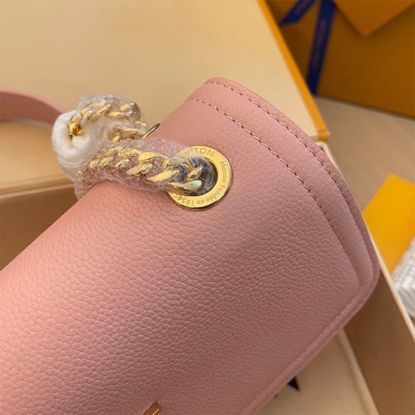 LV LockMe Chain Bag East West - Image 6