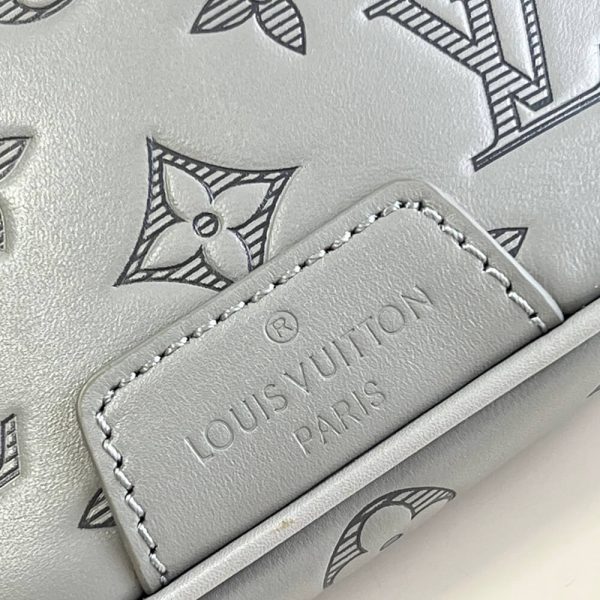LV Discovery Bumbag - Image 6