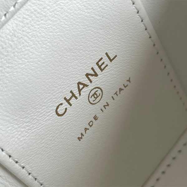 Chanel SMALL VANITY WITH CHAIN - Image 7