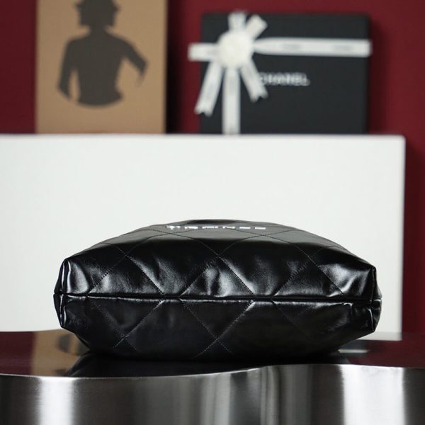 CHANEL 22 HANDBAG(tax-free grade) - Image 7