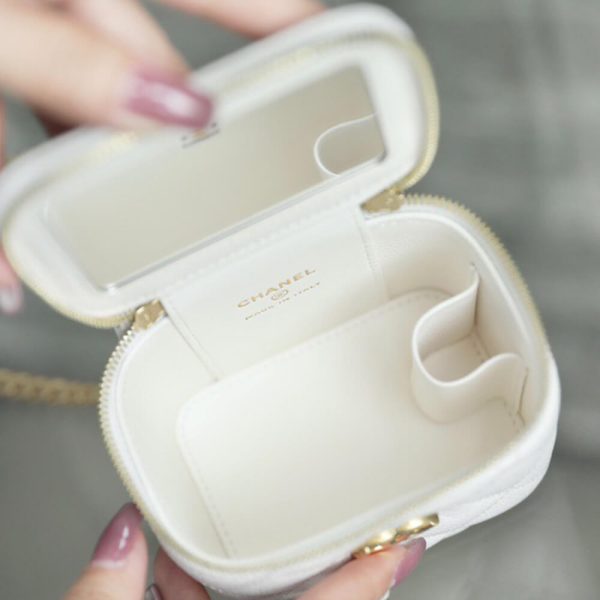 CHANEL Quilted Heart Crush Mini Vanity with Chain(high-end grade) - Image 8