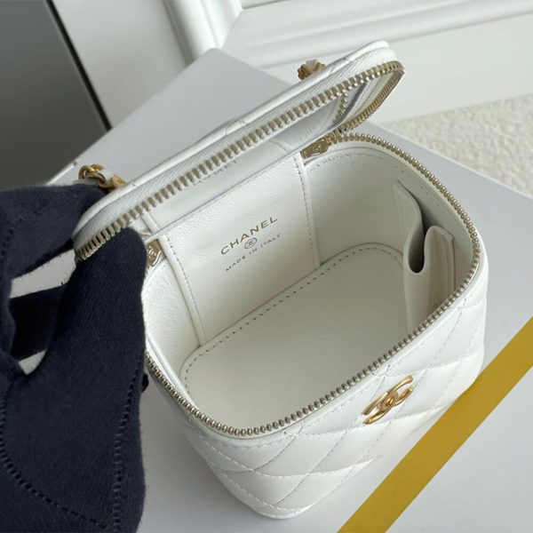 Chanel SMALL VANITY WITH CHAIN - Image 8